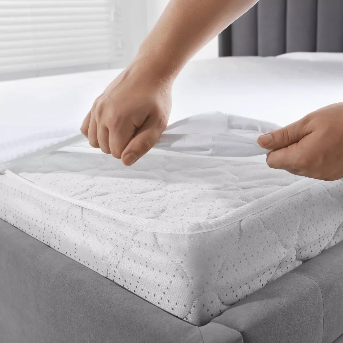 Bulk white bed linens produced for hotel chains